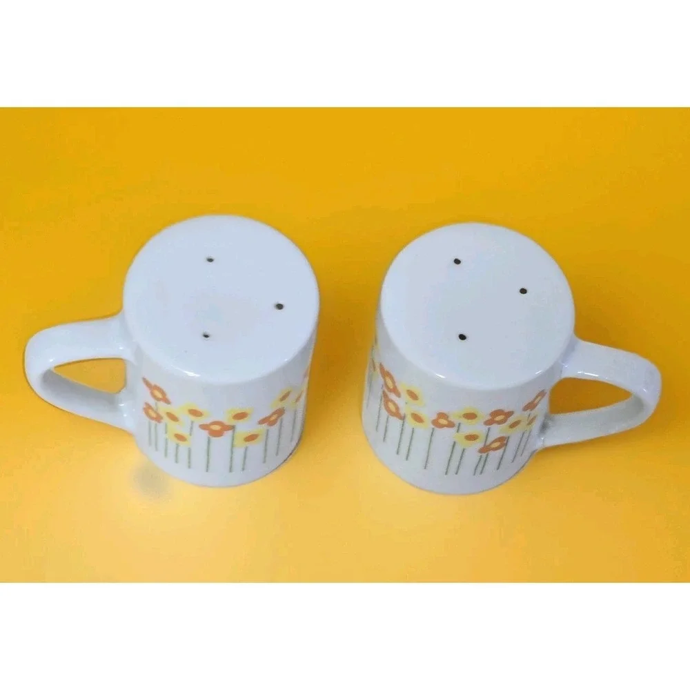Vintage Salt & Pepper Shakers Japan Takahashi Orange Yellow Flower Daisy MCM ECU
